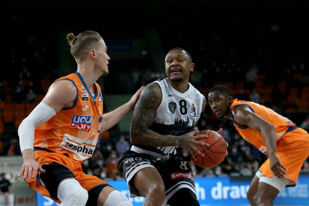 击型中场 击型中场