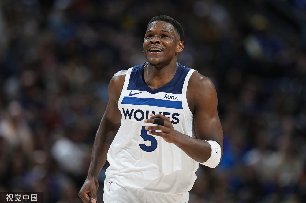 这使得他在 这使得他在